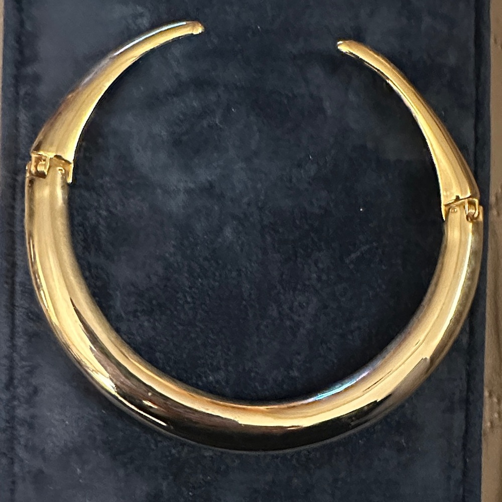 Elegant Gold Women's Bracelet